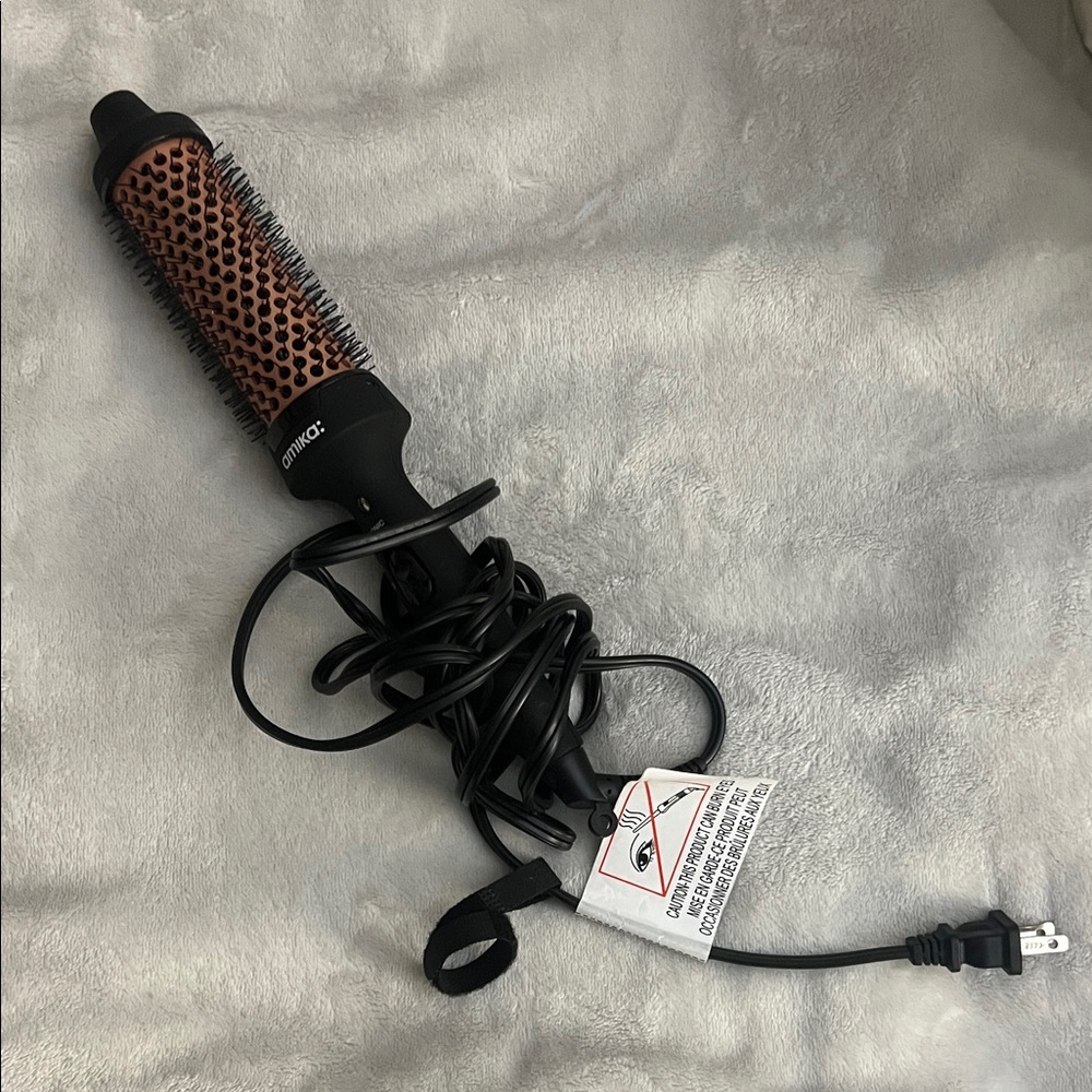 Amika Blowout Babe Thermal Ionic Brush